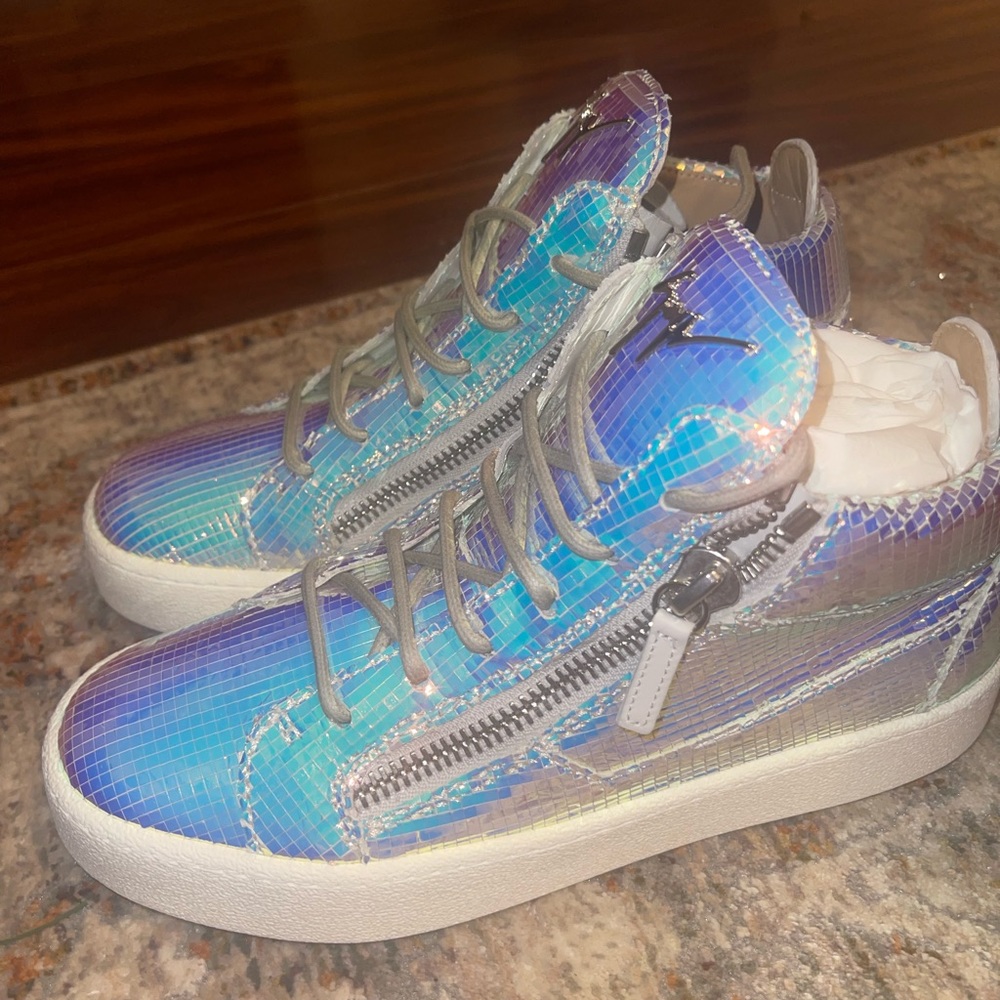 Giuseppe Zanotti 39.5 otherworldly shine (price firm)